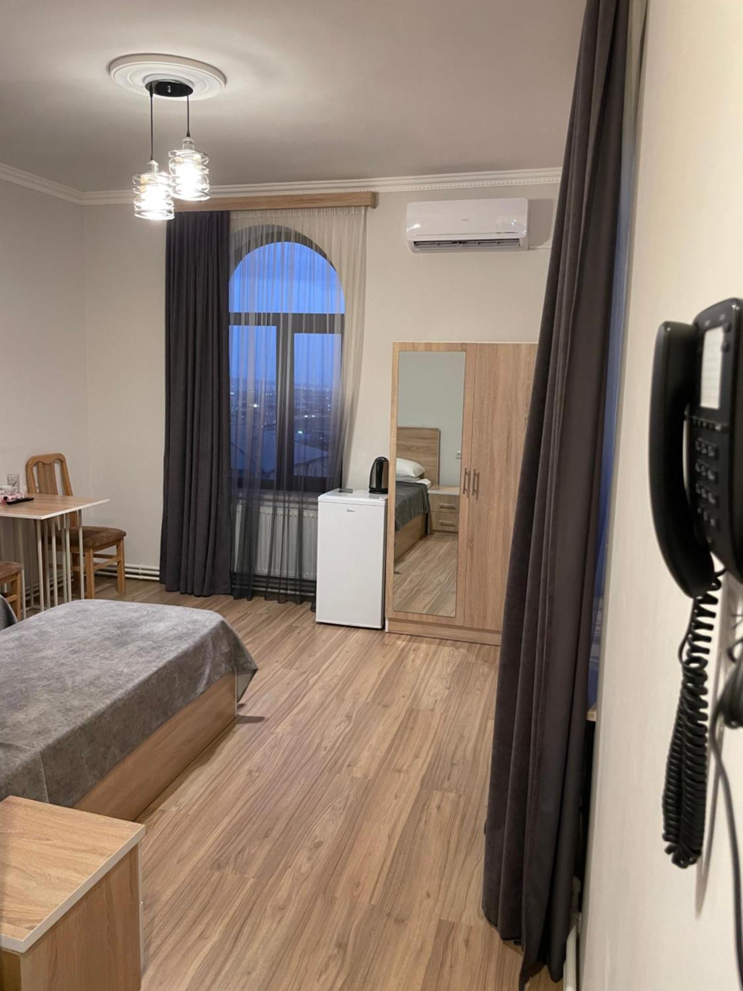 Decca Hotel Yerevan Exterior photo