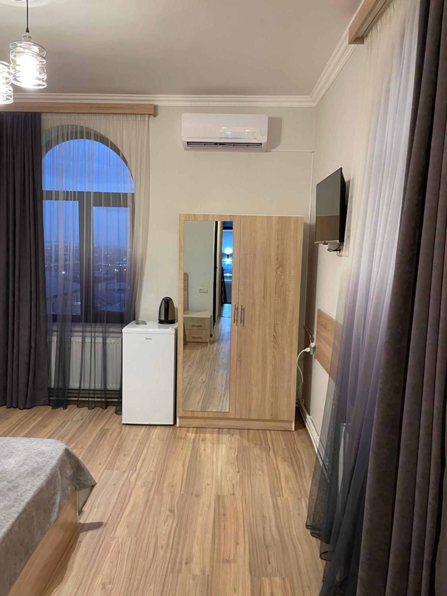 Decca Hotel Yerevan Exterior photo